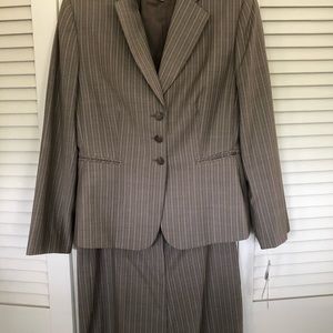 New with Tags TAHARI Professional Women Size 10P